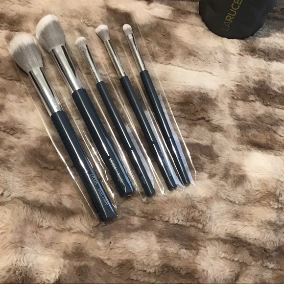 LARUCE BEAUTY CHRISTINE BRUSH SET - Picture 10 of 10